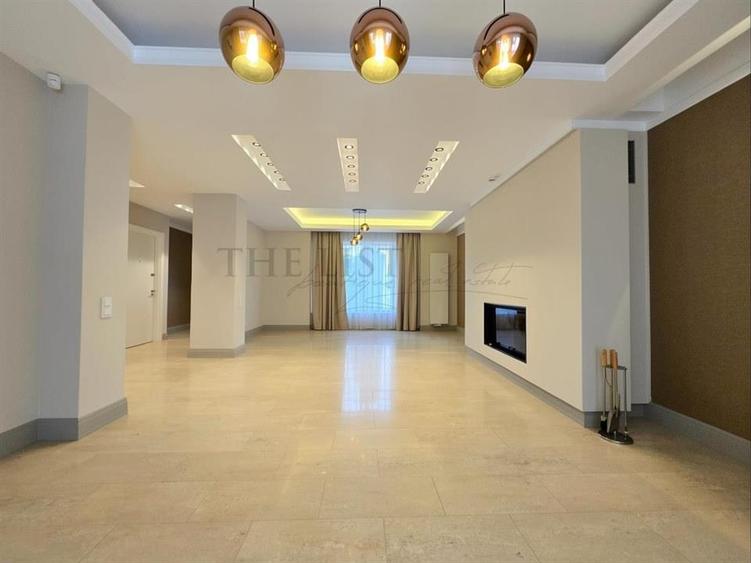 Casă cu 5 camere cu Teren 200 Mp în Pipera