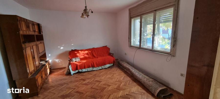 Casă cu 4 camere cu Teren 1007 Mp în Central