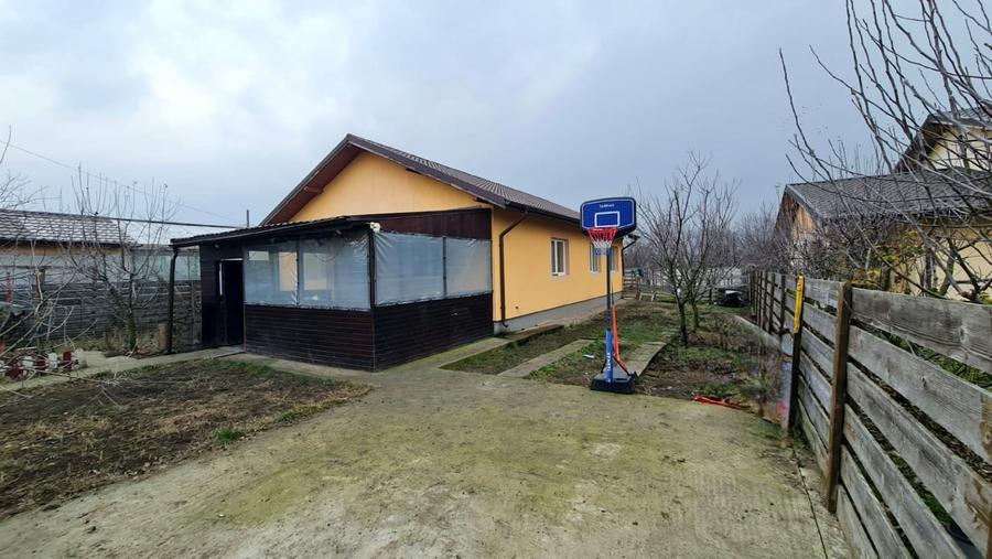 Casă individuală cu 4 camere cu Teren 500 Mp în Tărtășești