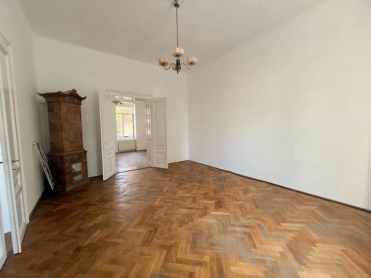 Apartament cu 3 camere semidecomandat în P-ța Maria