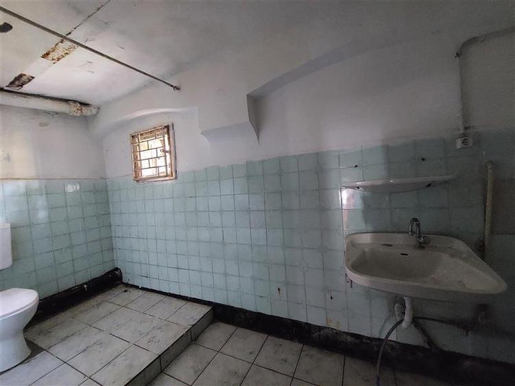 Casa cu spatiu comercial, zona Intim - 17