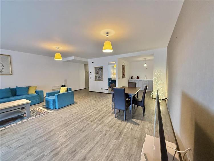 Apartament cu 3 camere decomandat, mobilat în Poiana Brașov