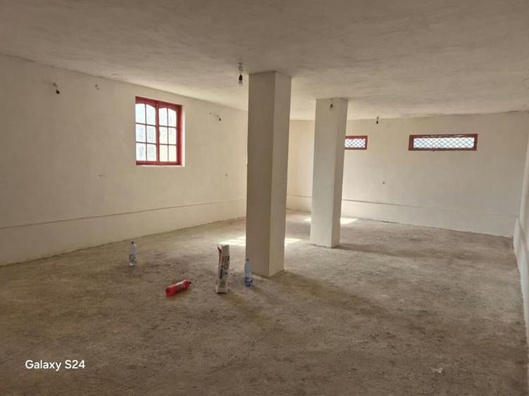 Casă individuală cu 4 camere cu Teren 300 Mp în Sfircea