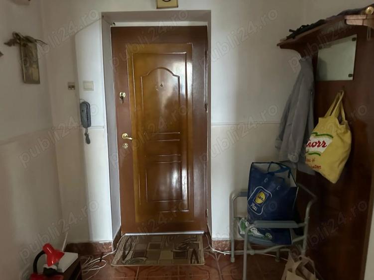 Vand apartament 3 camere decomandat Onesti - 2