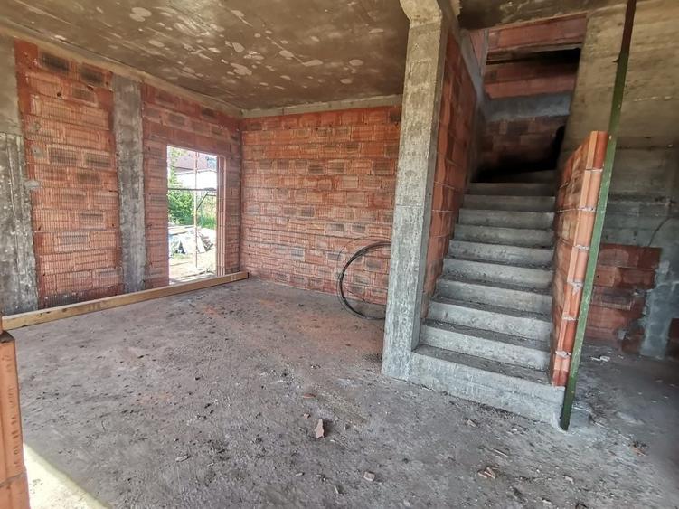 Casă cu 4 camere în Dancu
