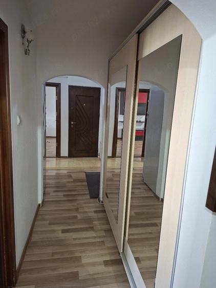 Apartament cu 3 camere decomandat în Exterior Vest