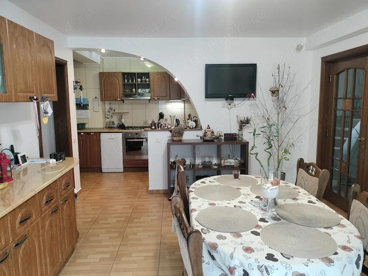 Casă cu 8 camere cu Teren 550 Mp în Pantelimon