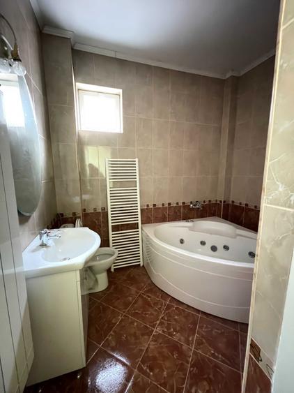 Casă cu 4 camere cu Teren 250 Mp în Traian