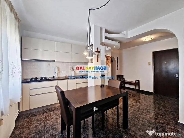 Apartament cu 3 camere decomandat în Panduri