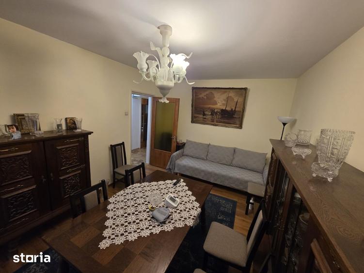 Apartament cu 3 camere decomandat în Tineretului