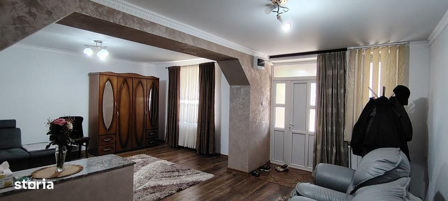 Casă cu 4 camere în Central