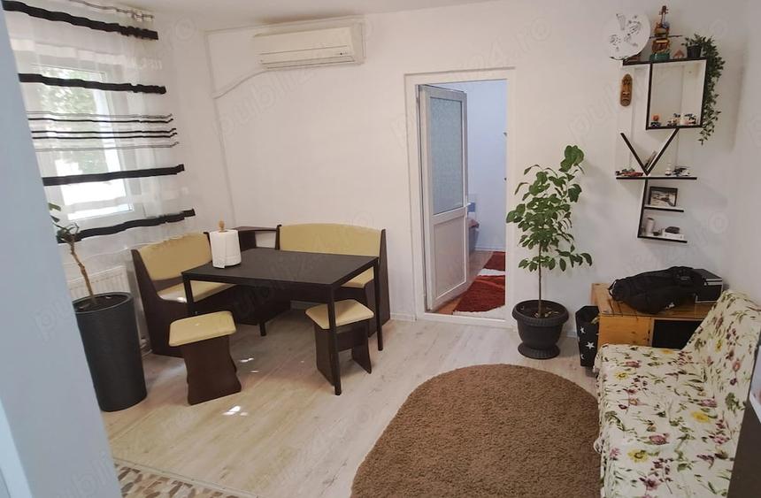 Apartament cu 3 camere semidecomandat în Exterior Vest