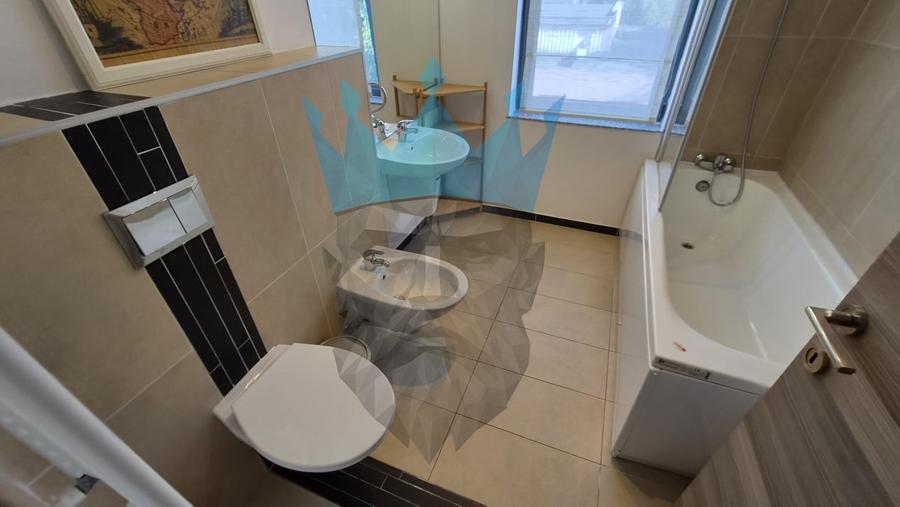 Apartament cu 2 camere decomandat, mobilat în P-ța Victoriei