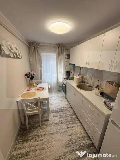 Apartament cu 3 camere decomandat în Central