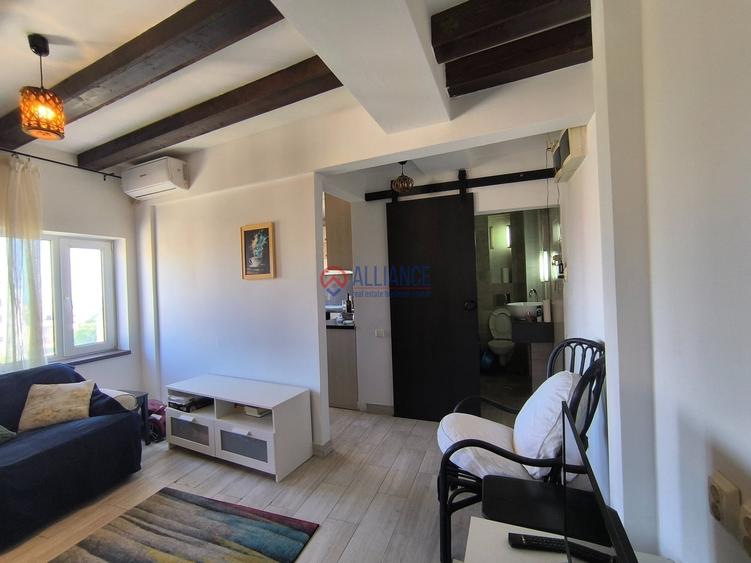 Apartament cu 3 camere semidecomandat în Peninsula
