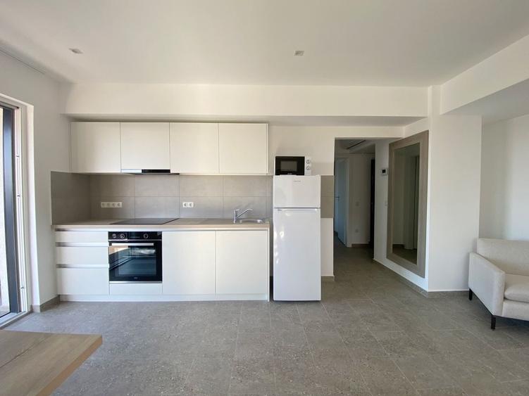 Apartament cu 2 camere semidecomandat, mobilat în Soarelui