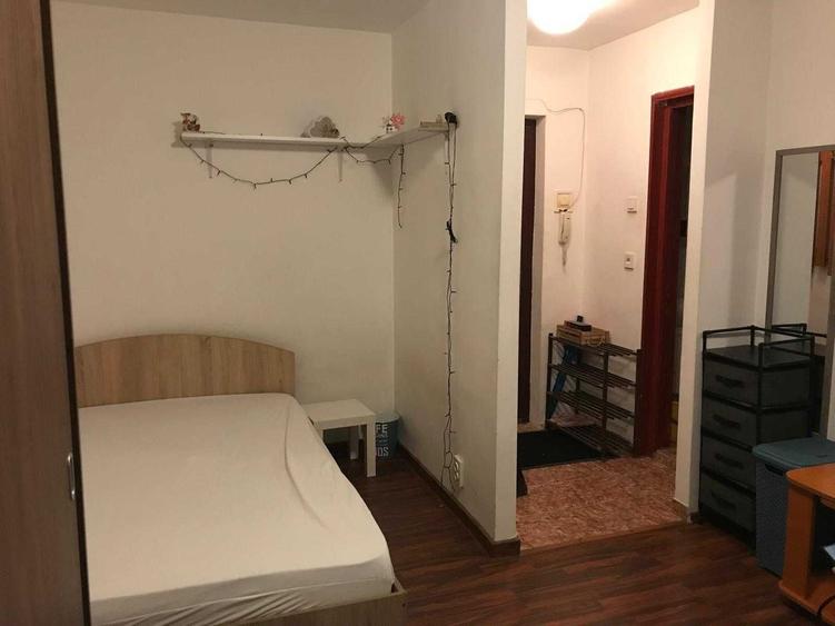 Garsonieră decomandată în Păcii