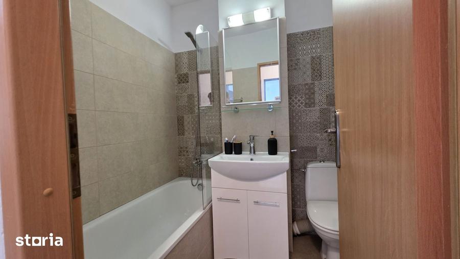 Apartament cu 3 camere semidecomandat în Circumvalațiunii