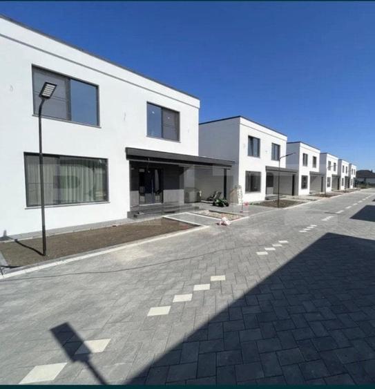 Casă individuală cu 4 camere cu Teren 300 Mp în Frătăuții Vechi