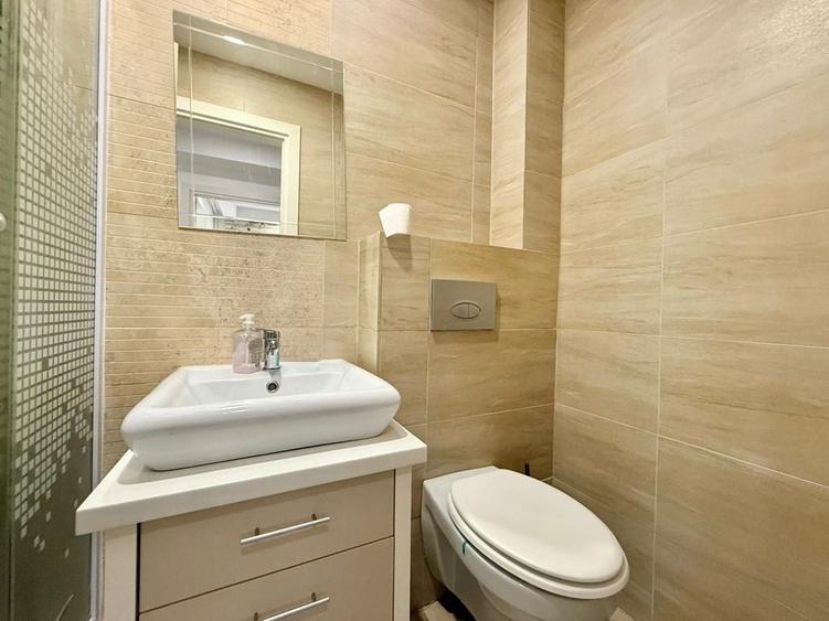 Apartament cu 3 camere decomandat în Ștefăneștii de Jos