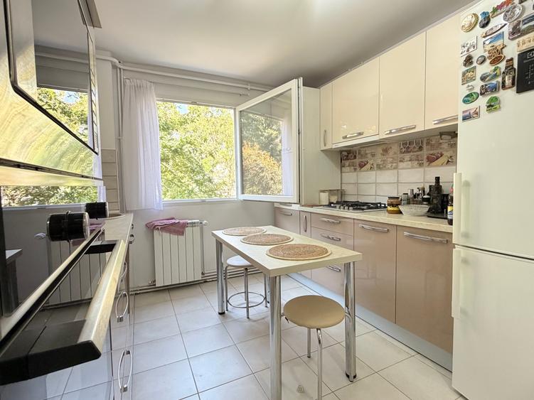 Apartament cu 3 camere semidecomandat în Gheorghe Lazăr