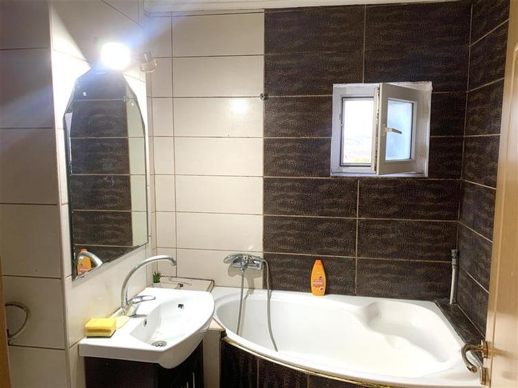 Apartament cu 3 camere decomandat în Nufărul