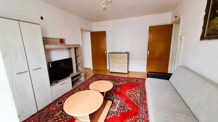 Apartament cu 3 camere semidecomandat în Central