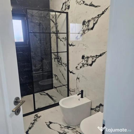Casă cu 7 camere cu Teren 412 Mp în Malu Mare