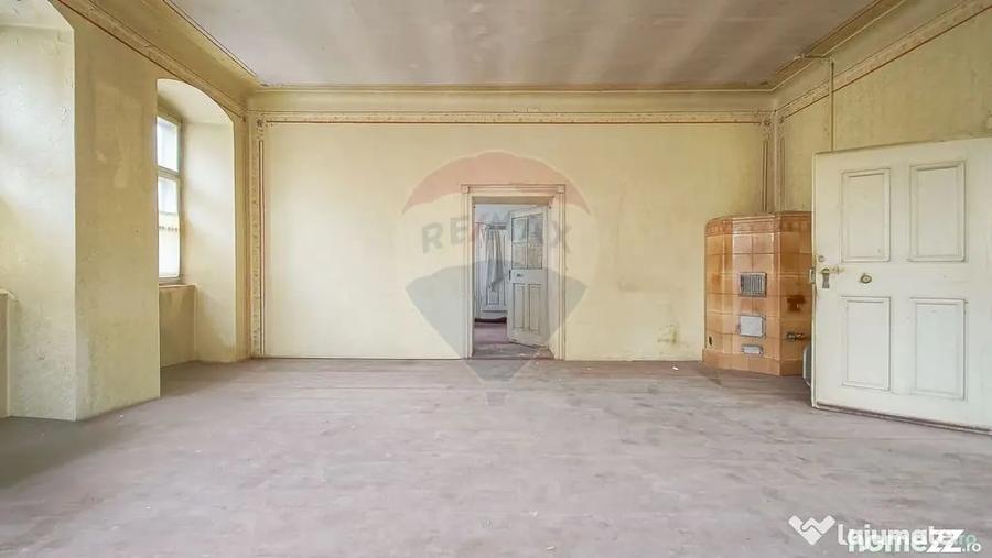 Casă cu 5 camere cu Teren 479 Mp în Schei