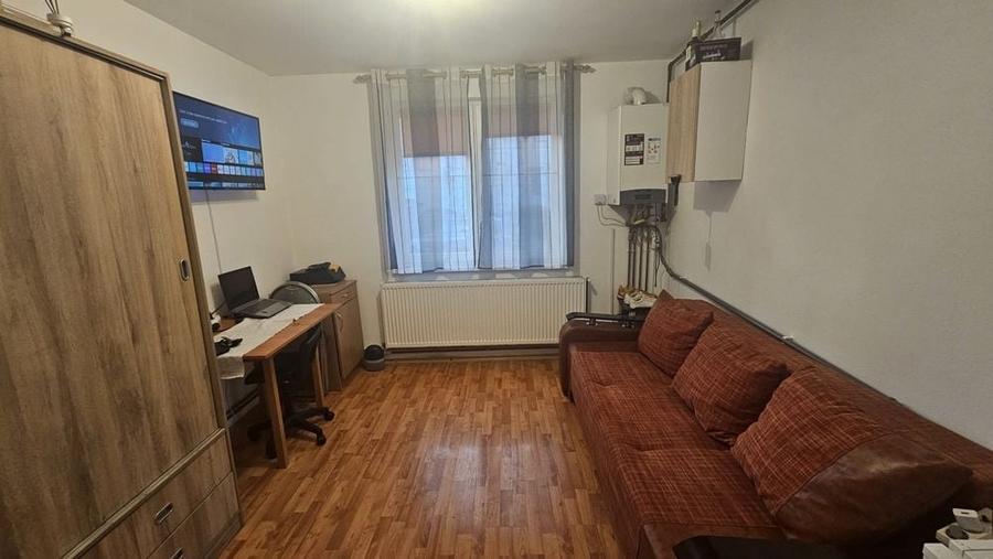 Garsonieră decomandată în 7 Noiembrie