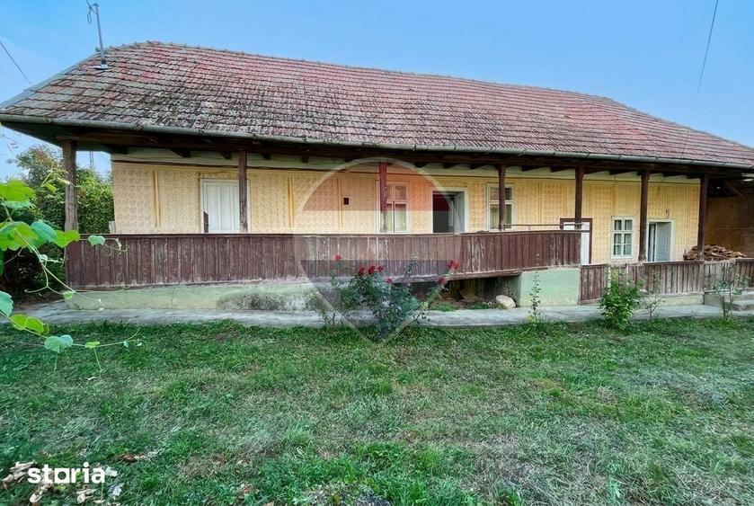 Casă cu 2 camere cu Teren 3618 Mp în Moldovenești