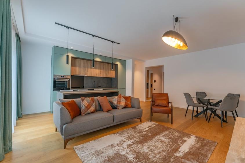 Apartament cu 3 camere decomandat, mobilat în Ultracentral