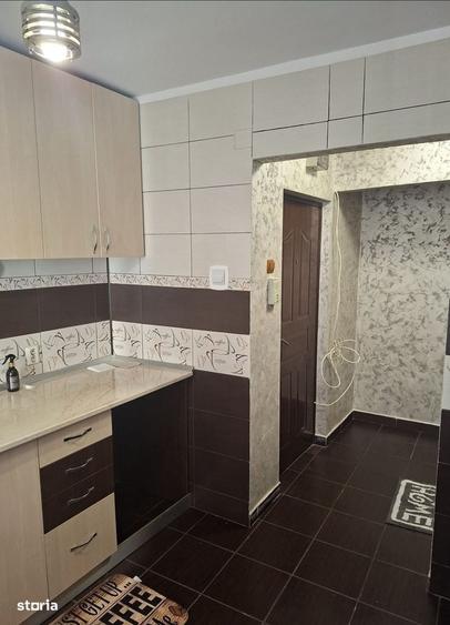 Apartament cu 3 camere semidecomandat în Central