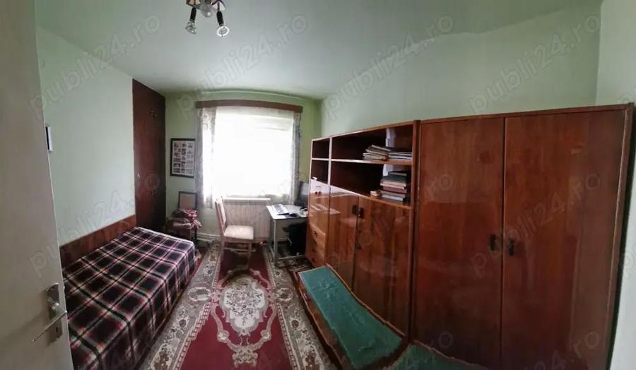 Apartament cu 3 camere semidecomandat în Central