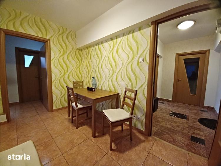 Apartament cu 3 camere decomandat în Victoriei