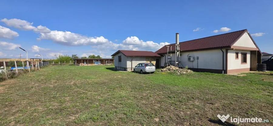 Casă cu 3 camere cu Teren 2000 Mp în Mihail Kogălniceanu