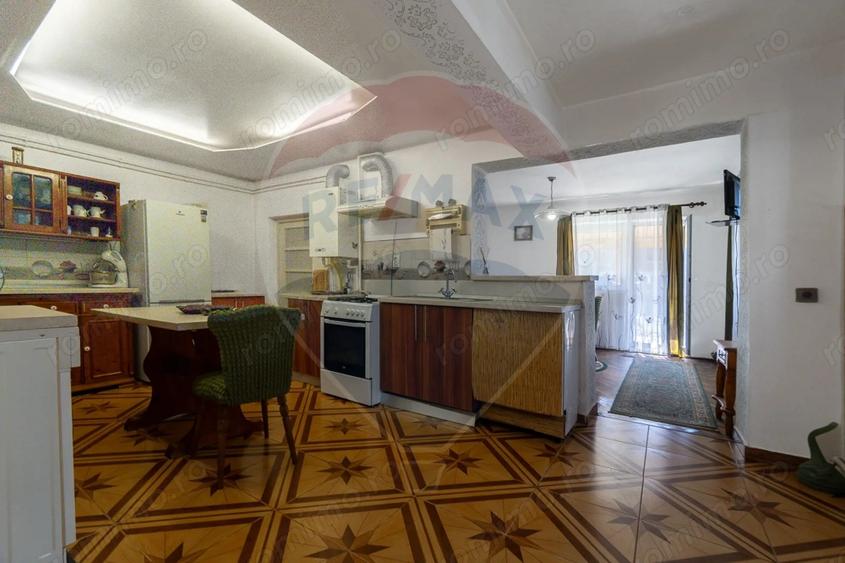 Casă cu 5 camere cu Teren 904 Mp în Sud