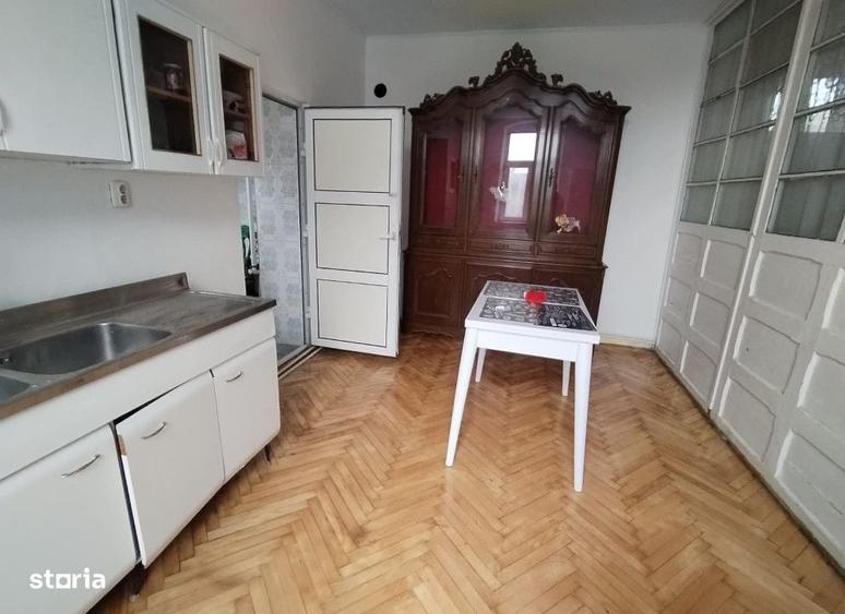 Apartament cu 3 camere în Centru Civic