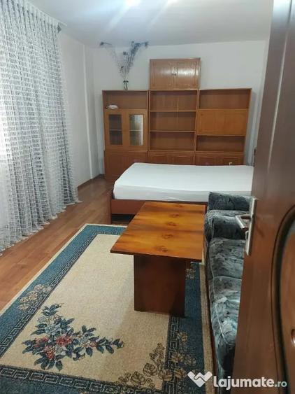 Garsonieră decomandată în Central