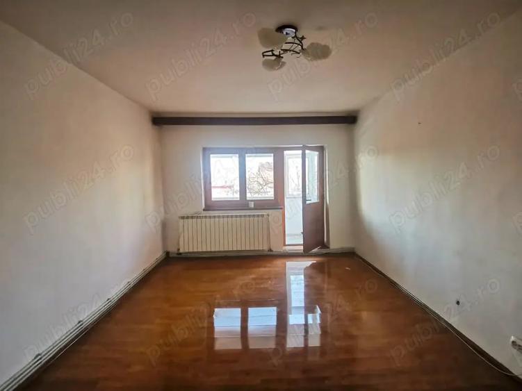 Apartament cu 4 camere decomandat în Țăndărei
