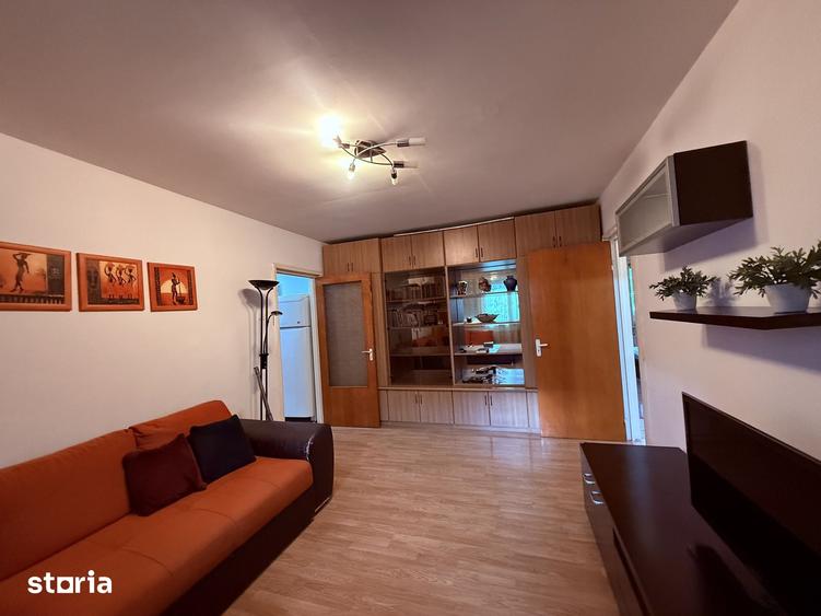 Apartament cu 3 camere semidecomandat în Drumul Taberei