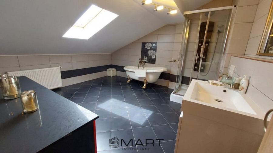 Apartament cu 4 camere decomandat în Ștrand