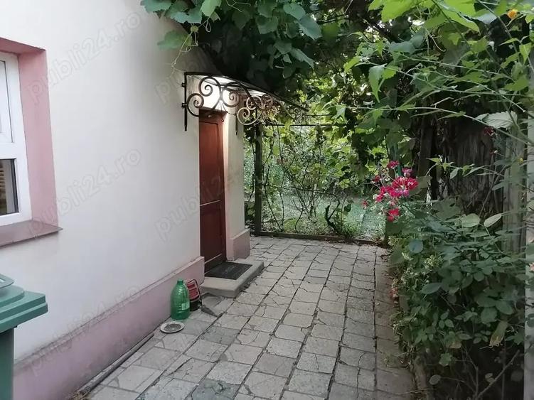 Casă cu 3 camere cu Teren 296 Mp în Giulești
