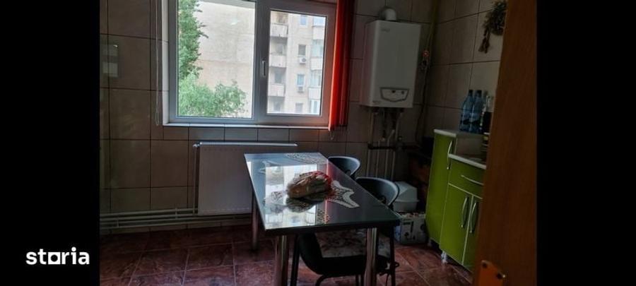 Apartament cu 3 camere decomandat în Nerva Traian