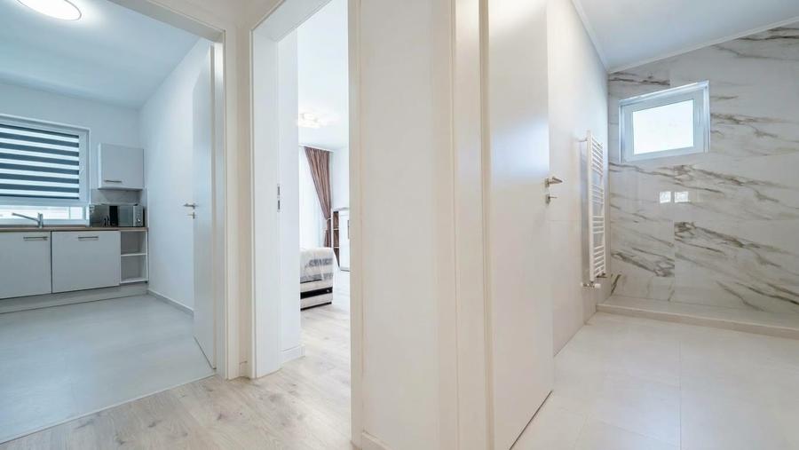 Apartament cu 2 camere decomandat în Tractorul