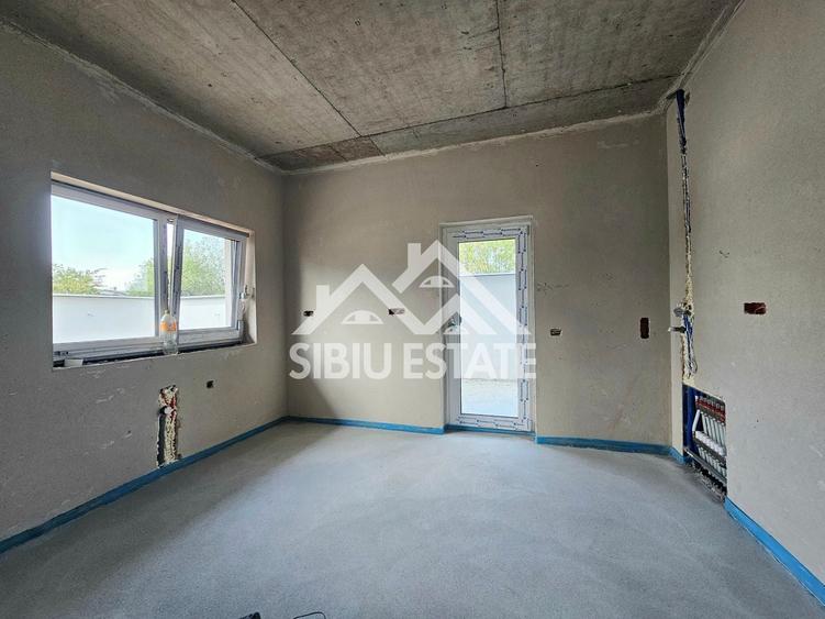 Duplex cu 4 camere cu Canalizare în Șelimbăr