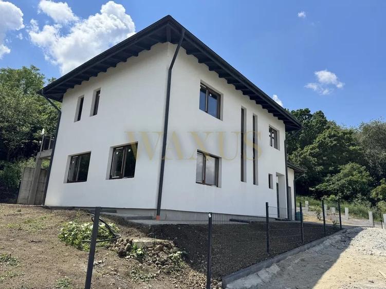 Casă individuală cu 5 camere cu Canalizare în Dezmir