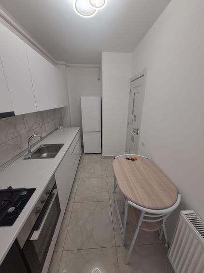 Garsonieră decomandată în Roșu