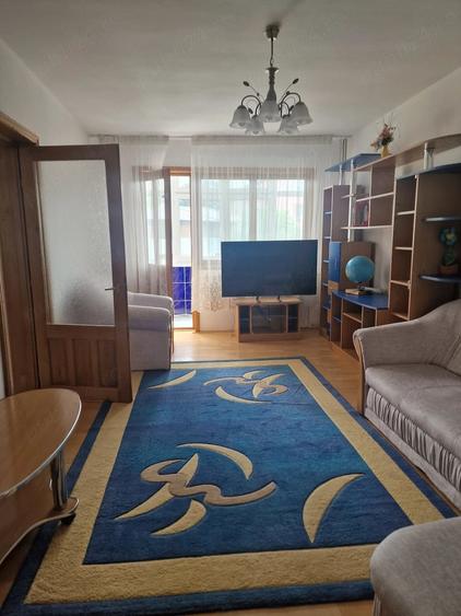Apartament cu 3 camere semidecomandat în Universității