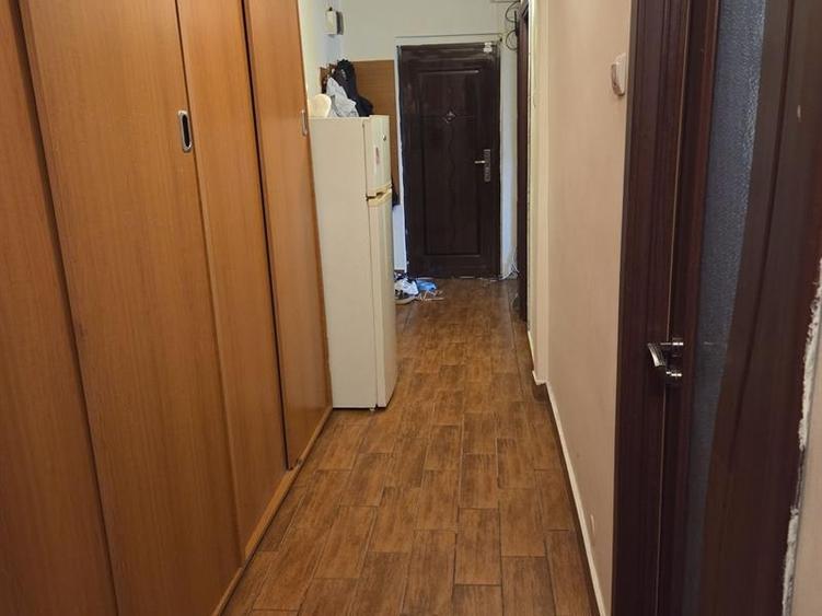 Apartament cu 3 camere decomandat în Rovine